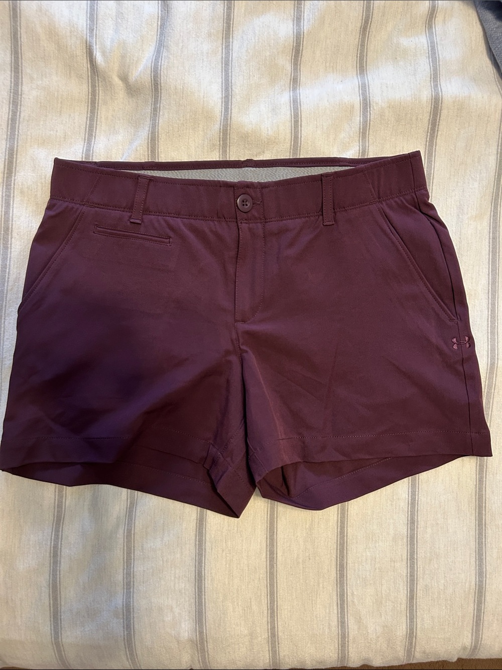 Under Armour 4 inch Women's Maroon Athletic Shorts size 8